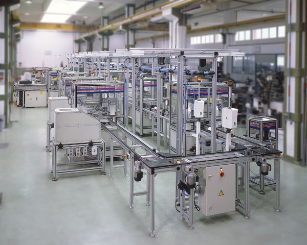 linea-montaje-componentes-cajas-bateria-automovil